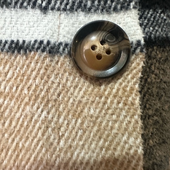 Long Length Women's Plaid Button Down Flannel / Casual Jacket. - Picture 3 of 4